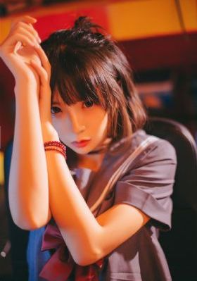 《色虐女囚》在线观看